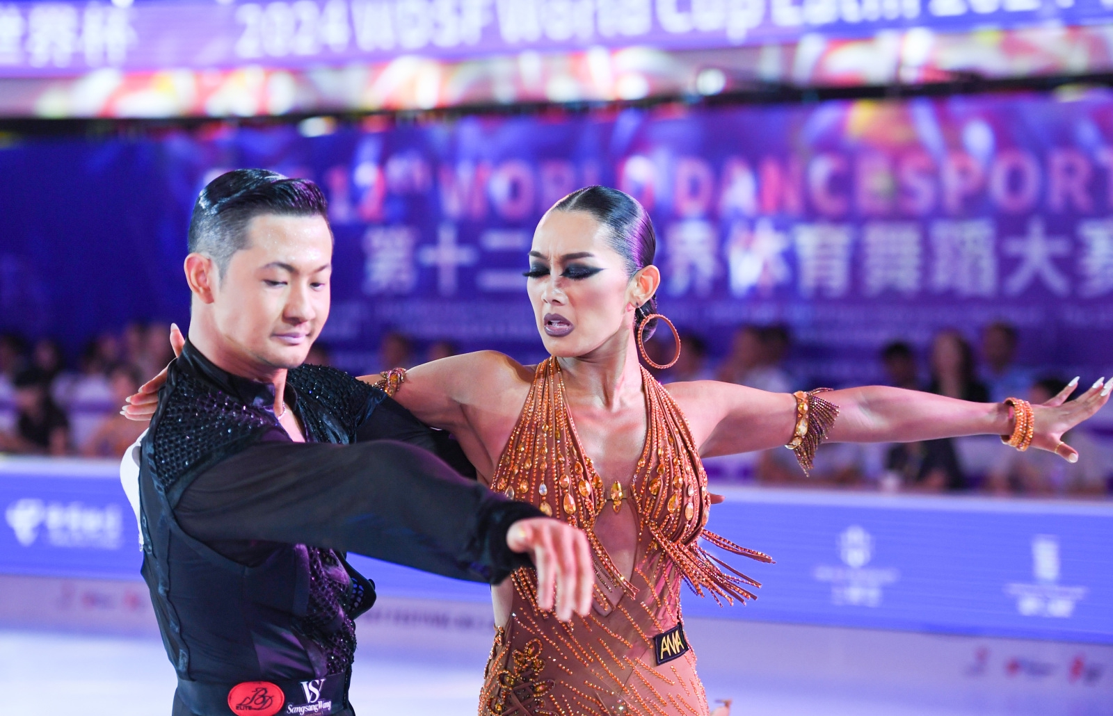 爱游戏电竞官网-国际运动舞蹈大赛，身体与音乐的完美融合