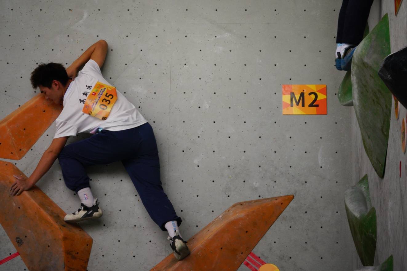 爱游戏电竞官网-青年攀岩锦标赛，攀向新高度