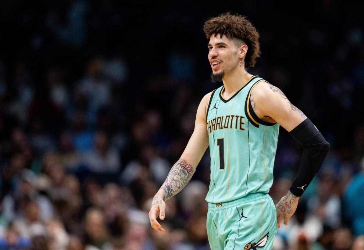 爱游戏体育（AYX）官方APP下载-球星“日常”：赛后采访和生活点滴的简单介绍