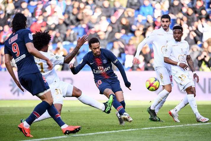 法甲焦点战,精彩进球引爆现场,战术变革令人期待的简单介绍 法甲焦点战,精彩进球引爆现场,战术变革令人期待的简单介绍